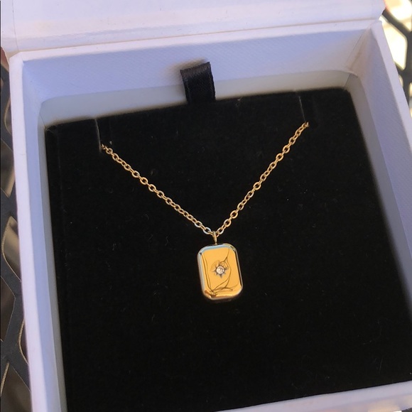 New 18k Gold Plated Starburst Pendant - Picture 2 of 2